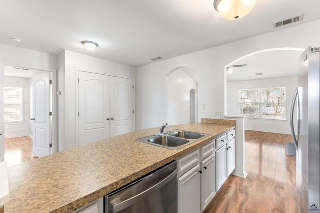 205 Charles Gray Blvd, Perry, GA 31069