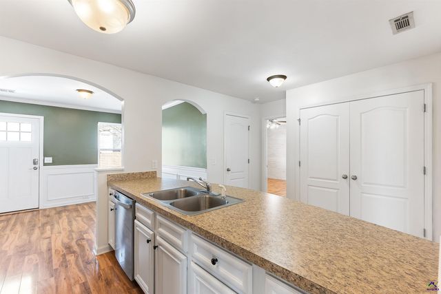 205 Charles Gray Blvd, Perry, GA 31069