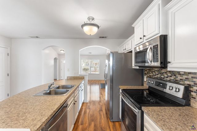 205 Charles Gray Blvd, Perry, GA 31069