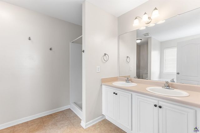 205 Charles Gray Blvd, Perry, GA 31069