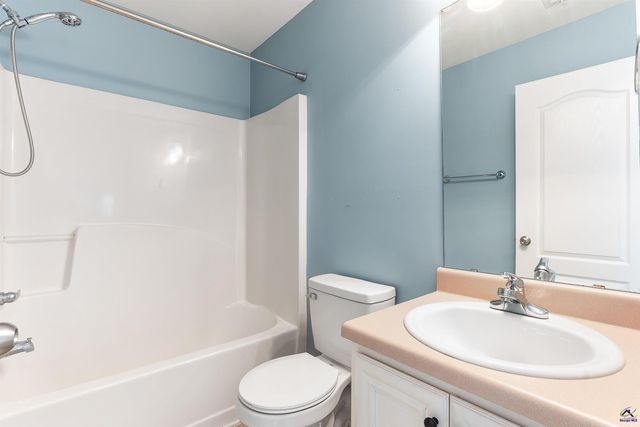 205 Charles Gray Blvd, Perry, GA 31069