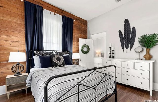 1820 E Houston, San Antonio, TX 78202