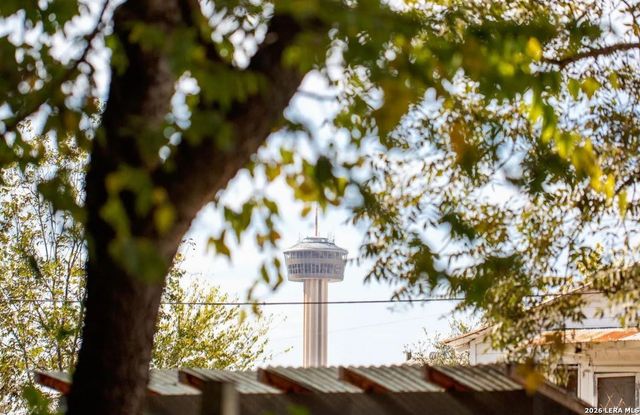 1820 E Houston, San Antonio, TX 78202