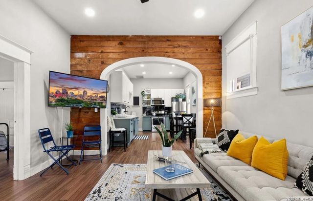 1820 E Houston, San Antonio, TX 78202