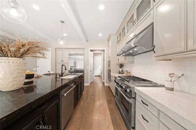 46 Shadybend, Irvine, CA 92602