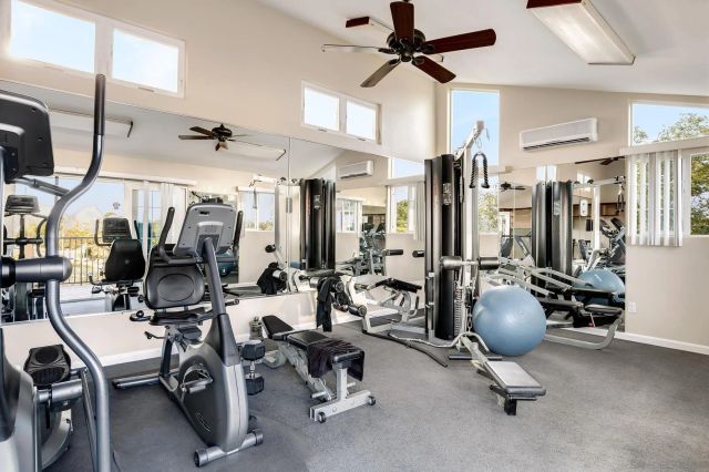 5252 Balboa Arms Dr 205, San Diego, CA 92117