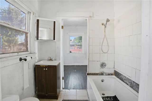 1123 S Kern, Los Angeles, CA 90022