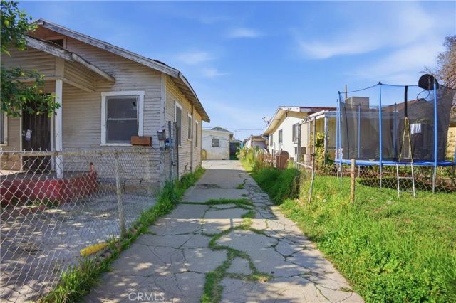 1123 S Kern, Los Angeles, CA 90022