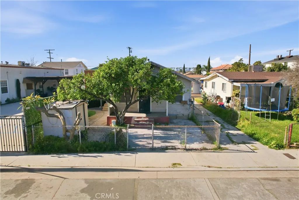 1123 S Kern, Los Angeles, CA 90022