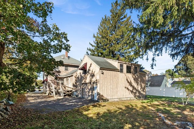 807 Salem St, Lynnfield, MA 01940