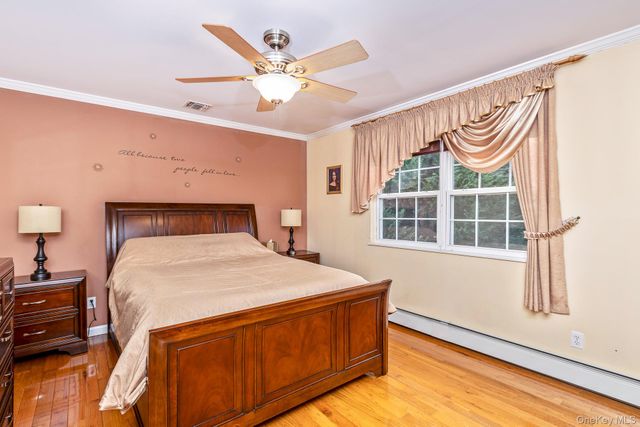 25 Fordham Place, Bay Shore, NY 11706