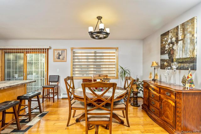 25 Fordham Place, Bay Shore, NY 11706