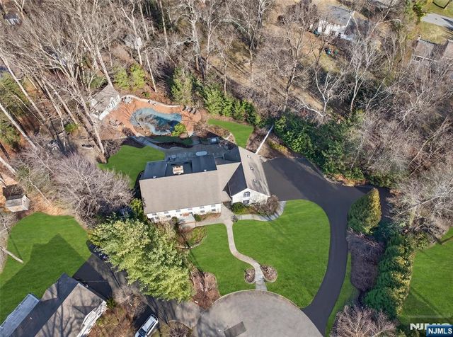 70 Hummingbird Court, Wyckoff, NJ 07481