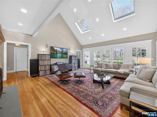 70 Hummingbird Court, Wyckoff, NJ 07481