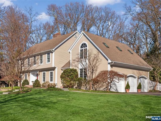 70 Hummingbird Court, Wyckoff, NJ 07481