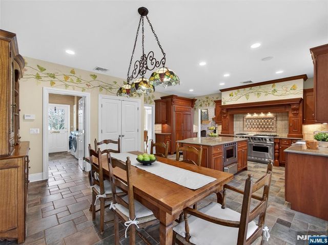 70 Hummingbird Court, Wyckoff, NJ 07481