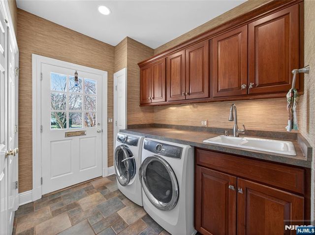 70 Hummingbird Court, Wyckoff, NJ 07481