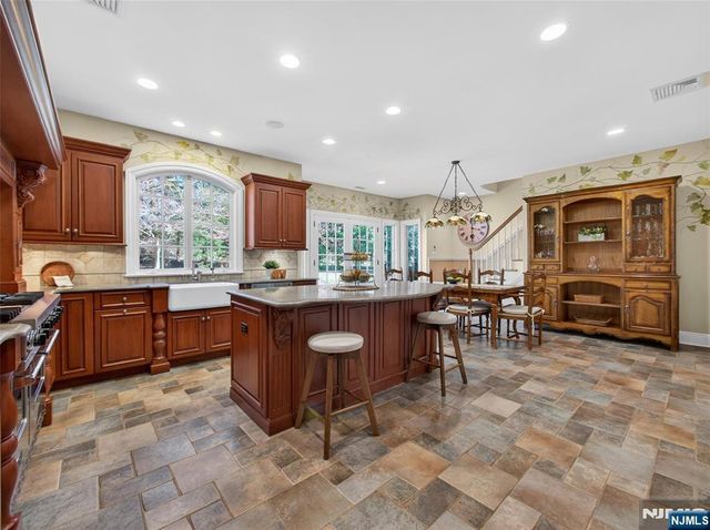 70 Hummingbird Court, Wyckoff, NJ 07481