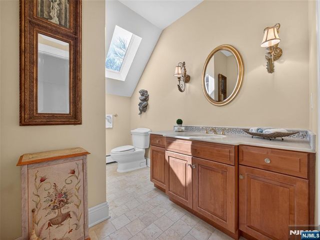 70 Hummingbird Court, Wyckoff, NJ 07481
