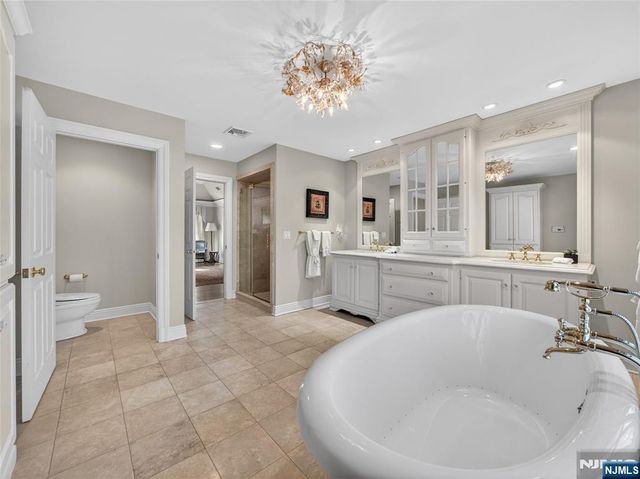 70 Hummingbird Court, Wyckoff, NJ 07481