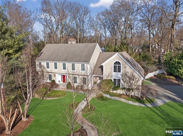70 Hummingbird Court, Wyckoff, NJ 07481