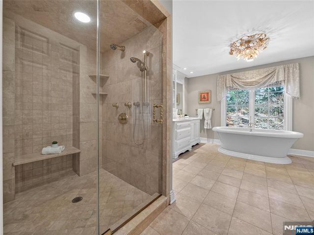 70 Hummingbird Court, Wyckoff, NJ 07481