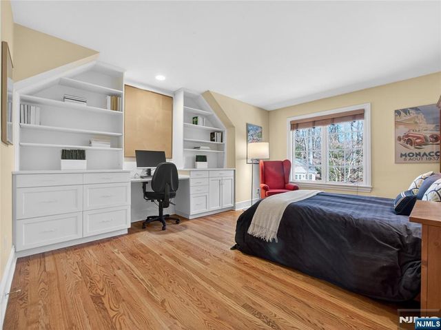 70 Hummingbird Court, Wyckoff, NJ 07481