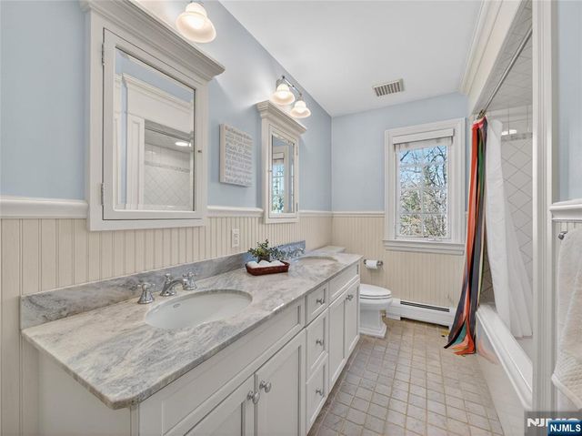 70 Hummingbird Court, Wyckoff, NJ 07481