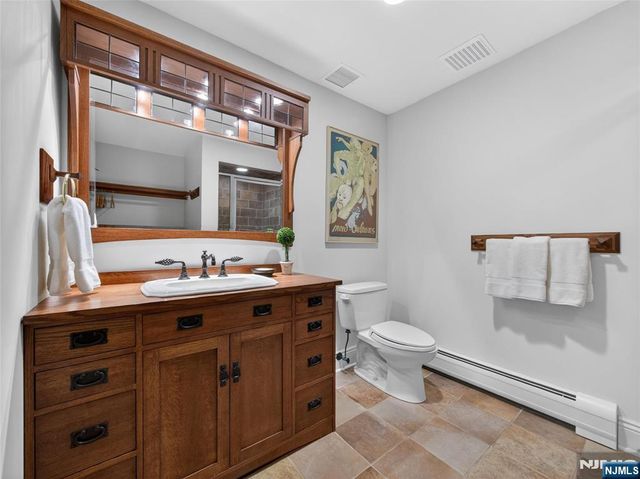 70 Hummingbird Court, Wyckoff, NJ 07481