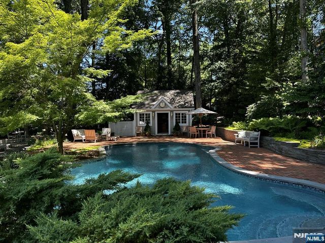 70 Hummingbird Court, Wyckoff, NJ 07481