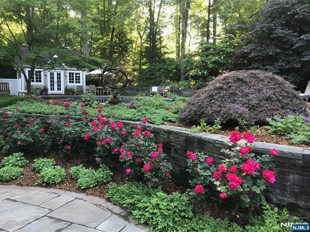 70 Hummingbird Court, Wyckoff, NJ 07481