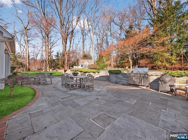 70 Hummingbird Court, Wyckoff, NJ 07481