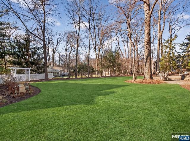 70 Hummingbird Court, Wyckoff, NJ 07481