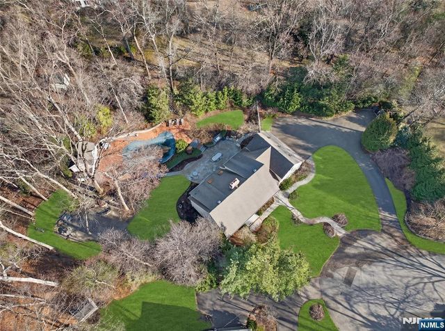 70 Hummingbird Court, Wyckoff, NJ 07481