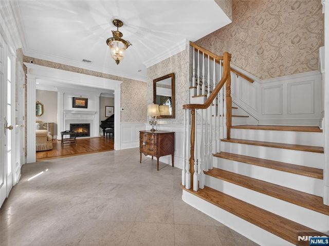 70 Hummingbird Court, Wyckoff, NJ 07481