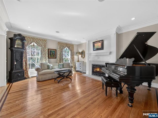 70 Hummingbird Court, Wyckoff, NJ 07481