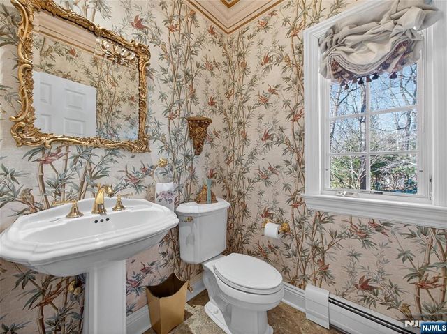 70 Hummingbird Court, Wyckoff, NJ 07481