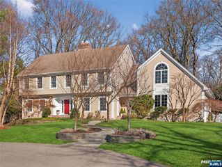 70 Hummingbird Court, Wyckoff, NJ 07481
