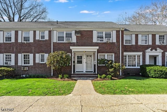 40 Meadowbrook Pl, Maplewood Twp., NJ 07040