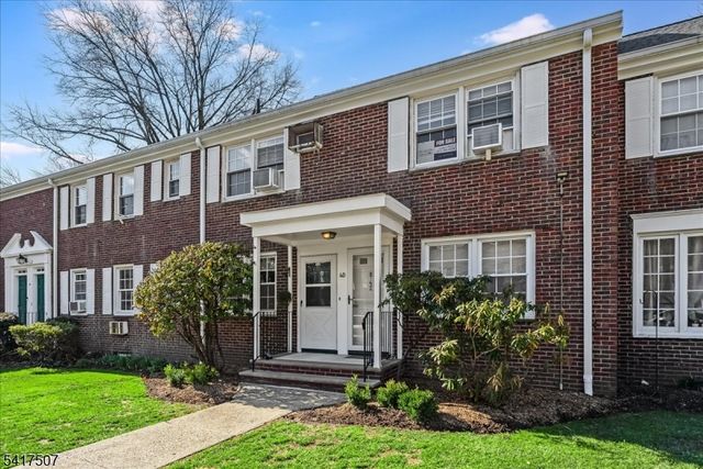 40 Meadowbrook Pl, Maplewood Twp., NJ 07040