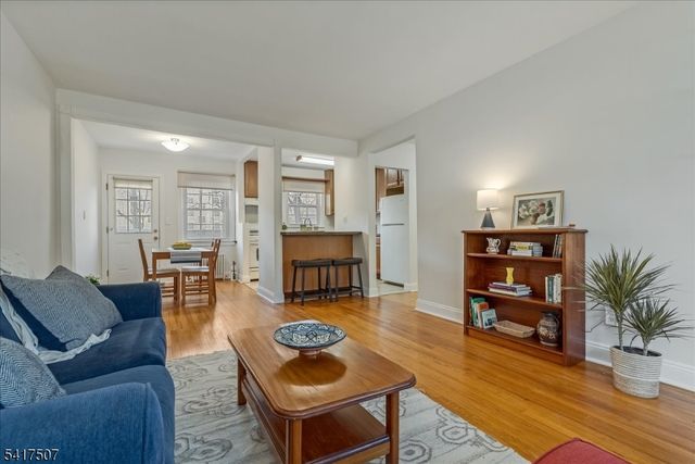 40 Meadowbrook Pl, Maplewood Twp., NJ 07040