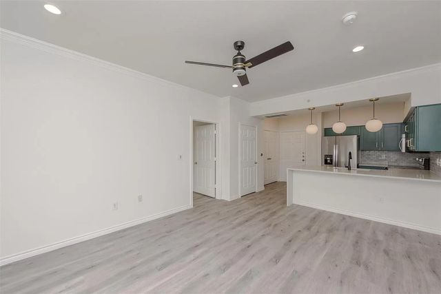 3102 Kings Road 2303, Dallas, TX 75219