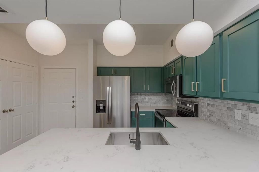 3102 Kings Road 2303, Dallas, TX 75219