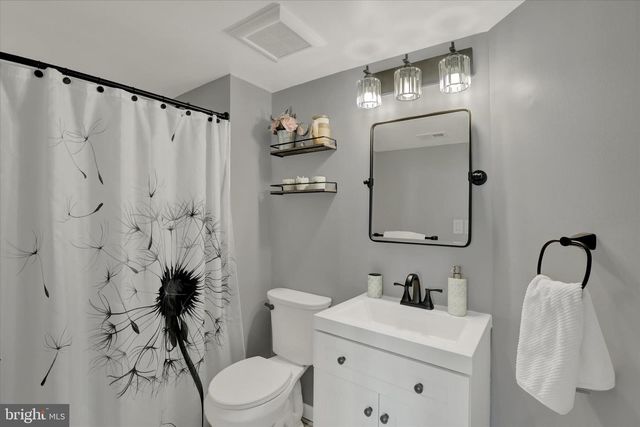 1907 SOCIETY PL, Newtown, PA 18940