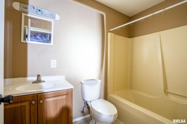 310 W 9TH Street, Johnston City, IL 62951