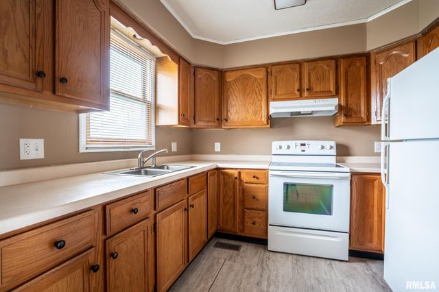 310 W 9TH Street, Johnston City, IL 62951