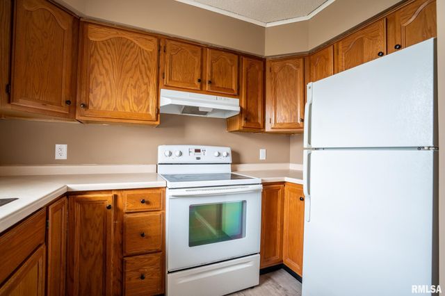 310 W 9TH Street, Johnston City, IL 62951