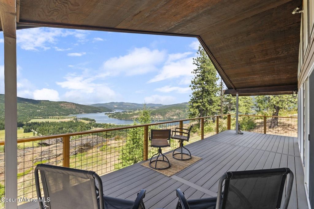 1149 E Dunromin Rd, Priest River, ID 83856