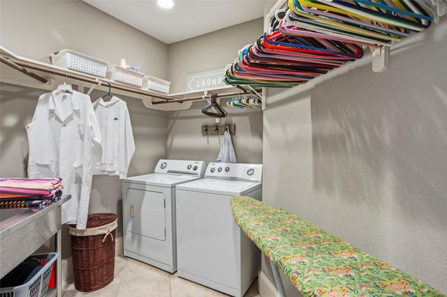 414 Lakeland Circle, Rosharon, TX 77583