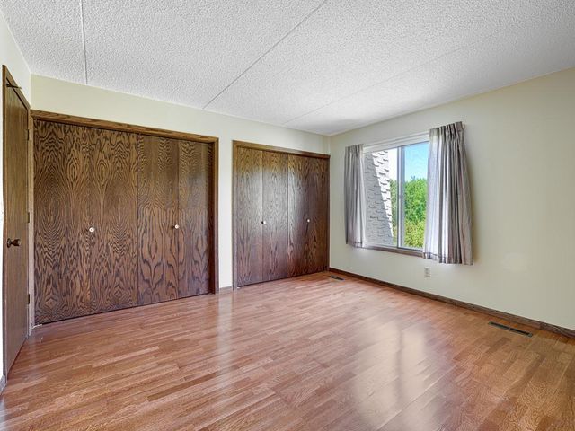 2455 Londin Lane E 322, Maplewood, MN 55119